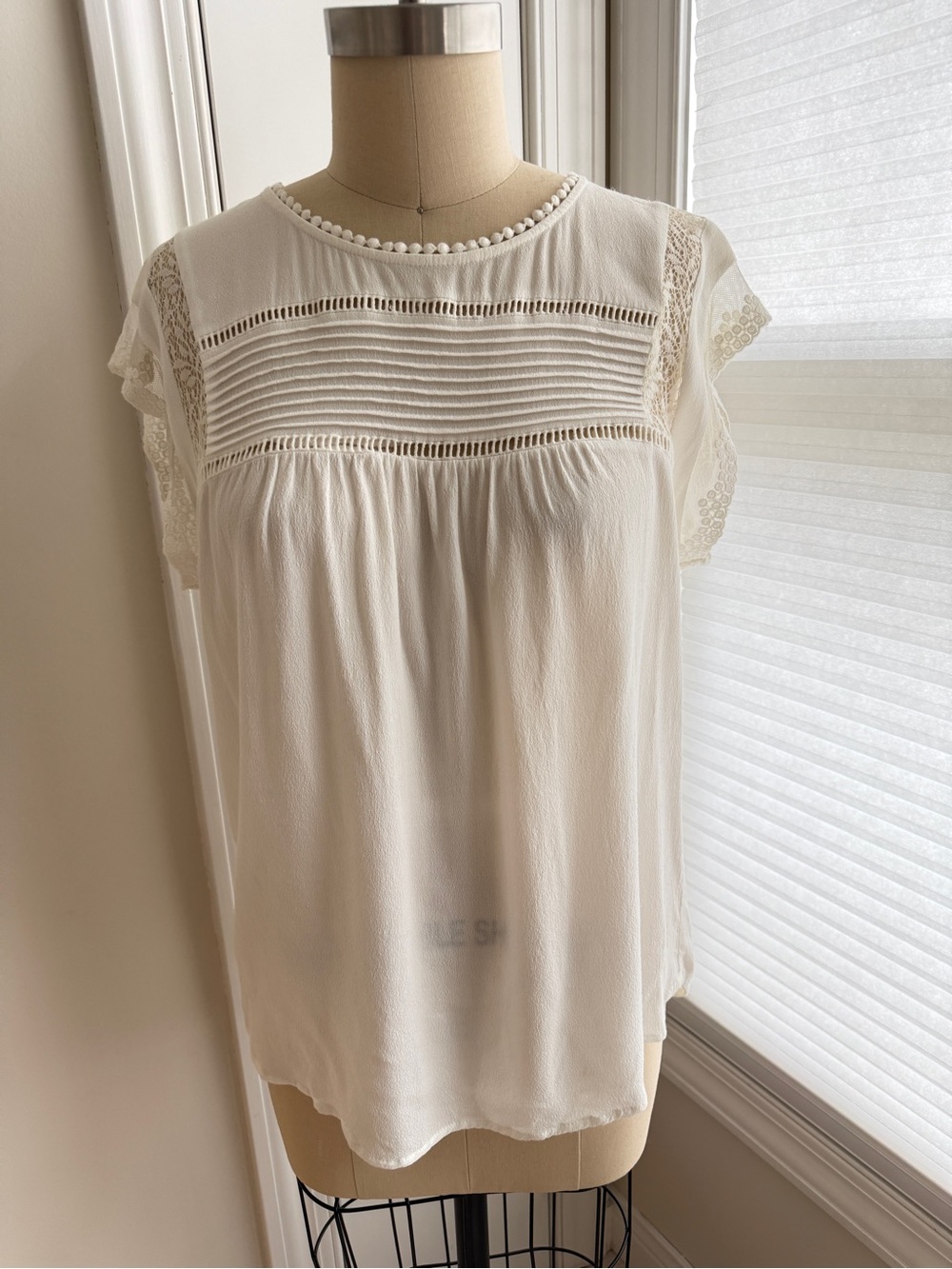 Daniel Rainn Boho Cream Pintuck & Lace Cap Sleeve Blouse